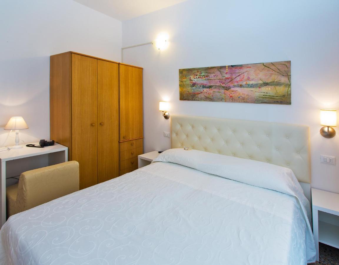Hotel Maine Finale Ligure Exterior foto
