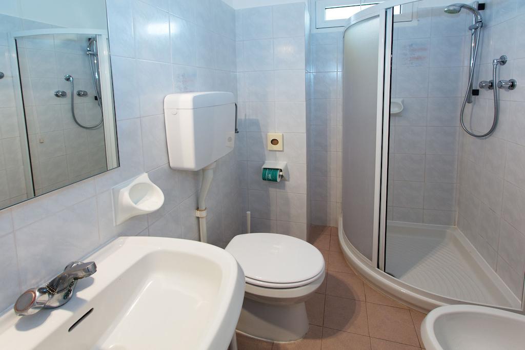 Hotel Maine Finale Ligure Habitación foto