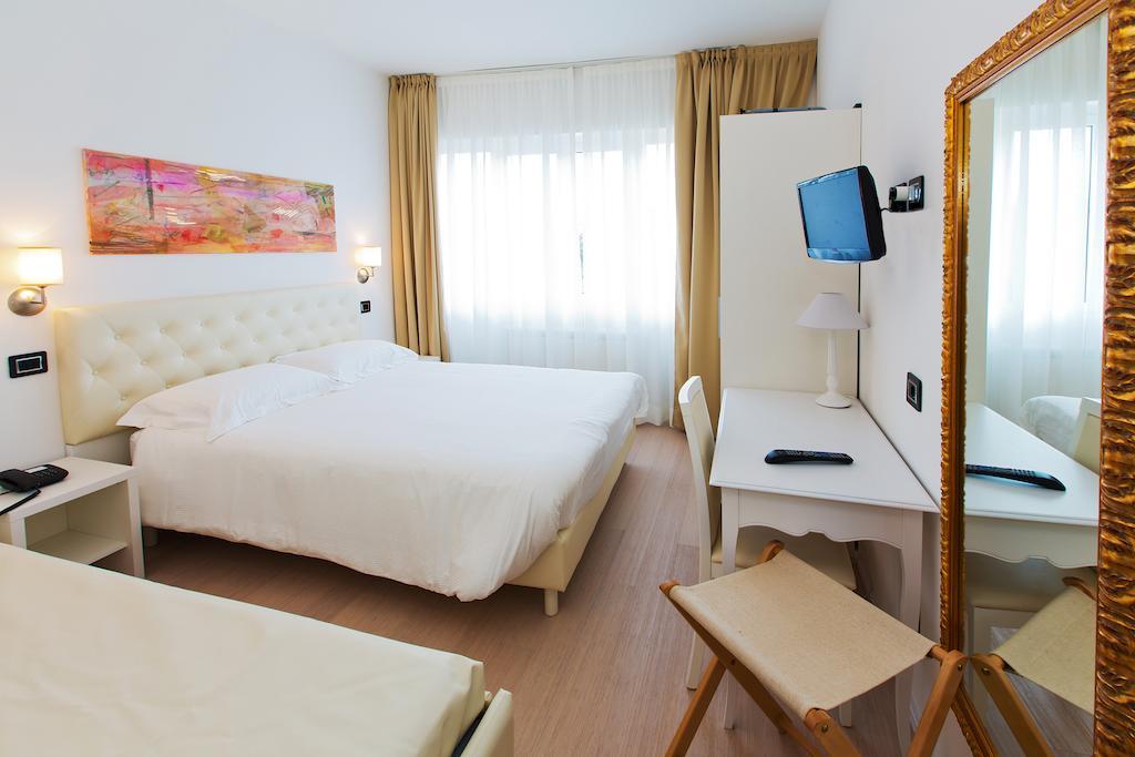 Hotel Maine Finale Ligure Exterior foto